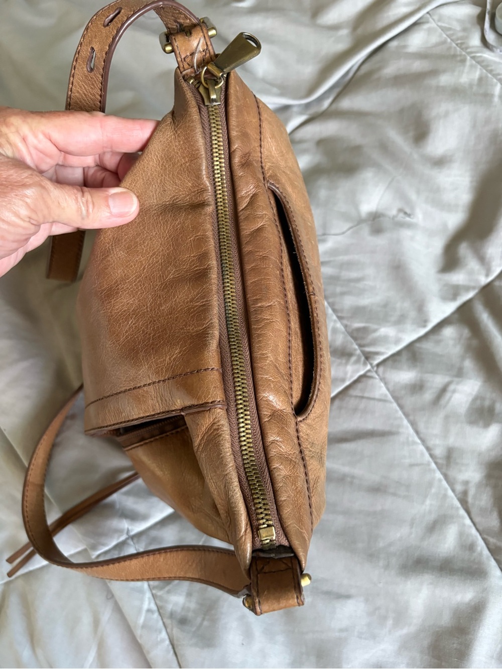 HOBO Tan Leather Crossbody Messenger Bag - Picture 4 of 13